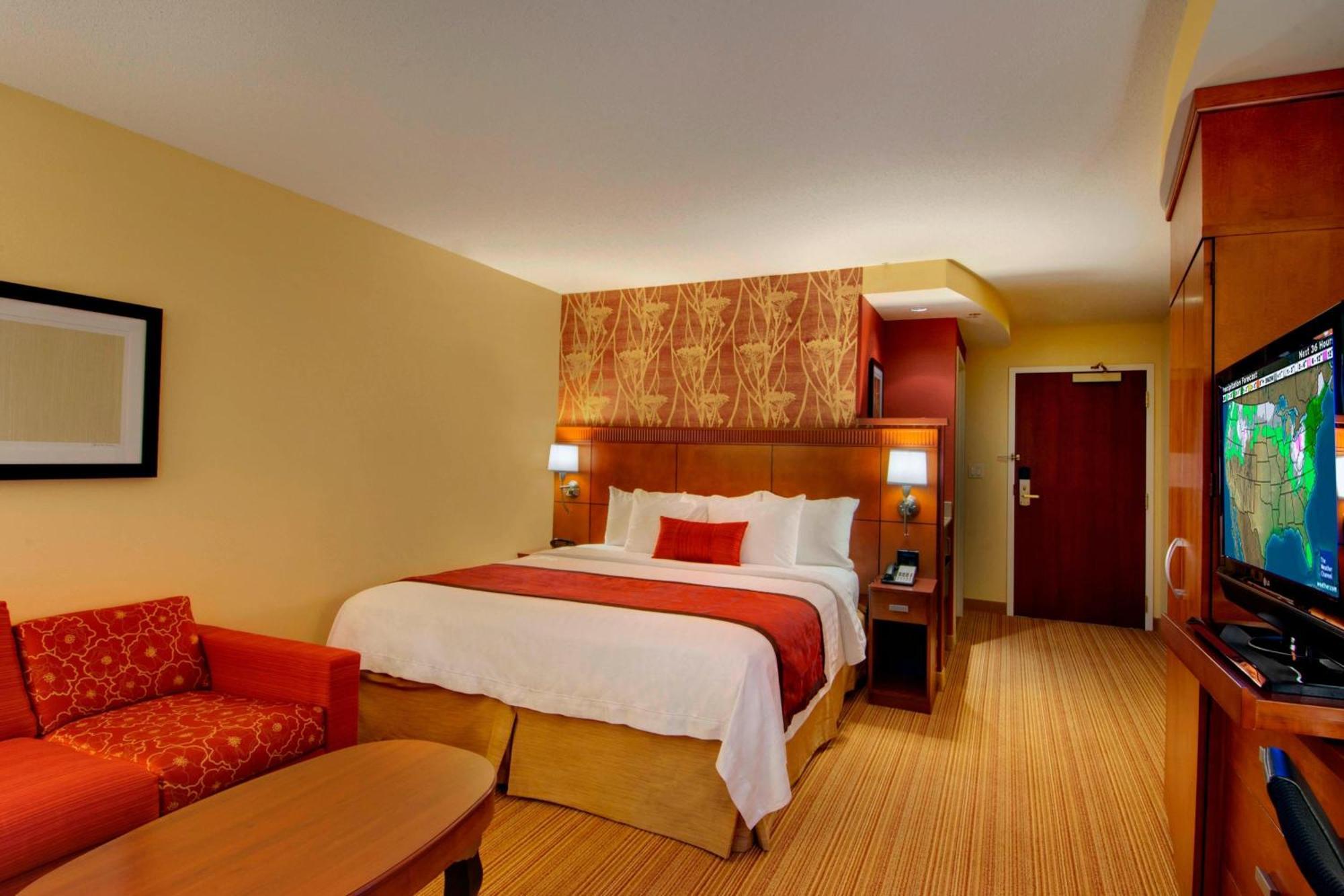 Courtyard By Marriott East Hotel 3*