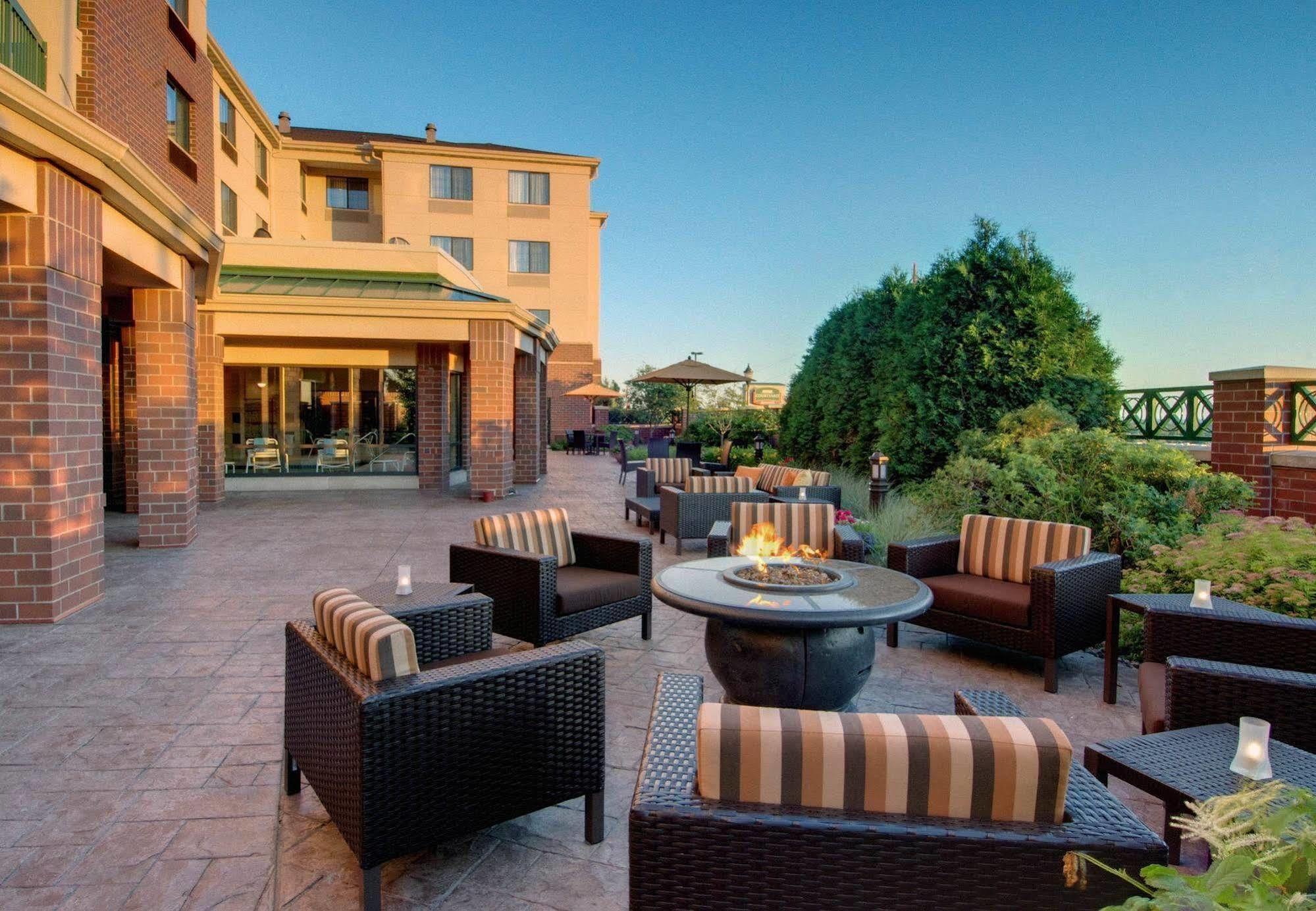 Courtyard By Marriott East Hotel Madison