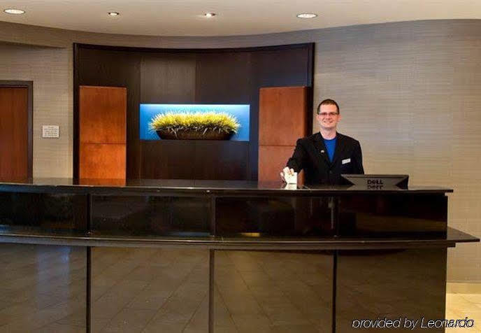 Courtyard By Marriott East Madison