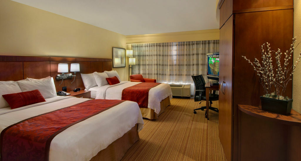 Courtyard By Marriott East Madison
